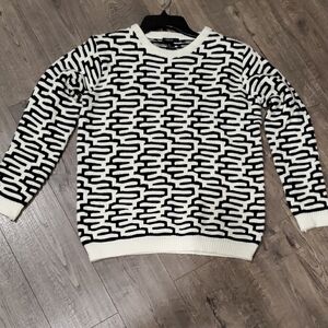 Forever 21 Black & White Geometric Pattern Crewneck Sweater